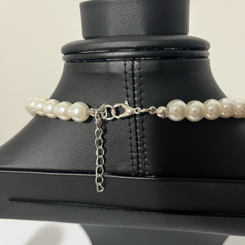 Elegant White Pearl Jewelry Set - Picture 2 of 3